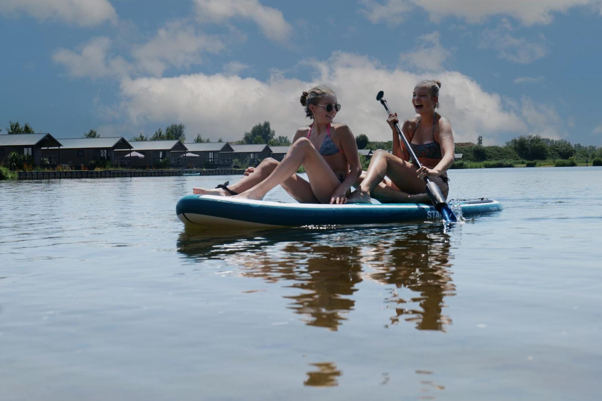 Familie vakantiepark Krieghuusbelten Raalte Buitenkant foto